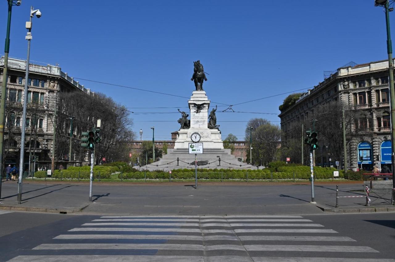 Appartamento Le Guglie In Piazza Castello - Centro Storico Milano Eksteriør bilde